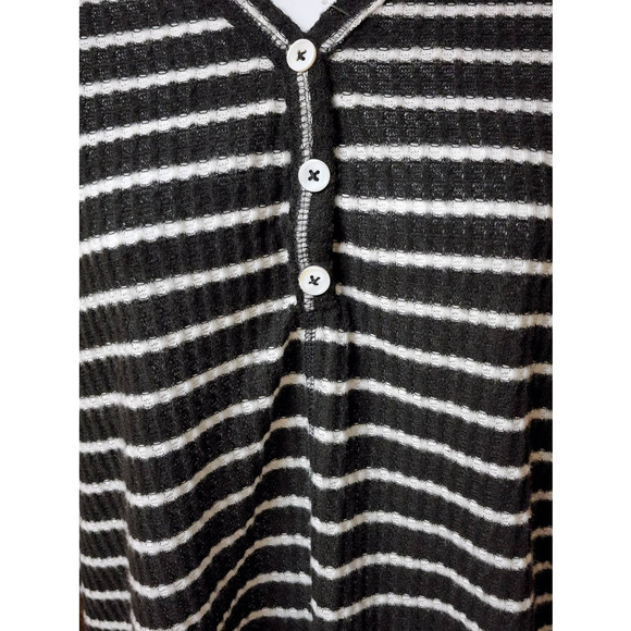 Heart & Hips Plush Knit Sweater. NWT - Picture 4 of 4